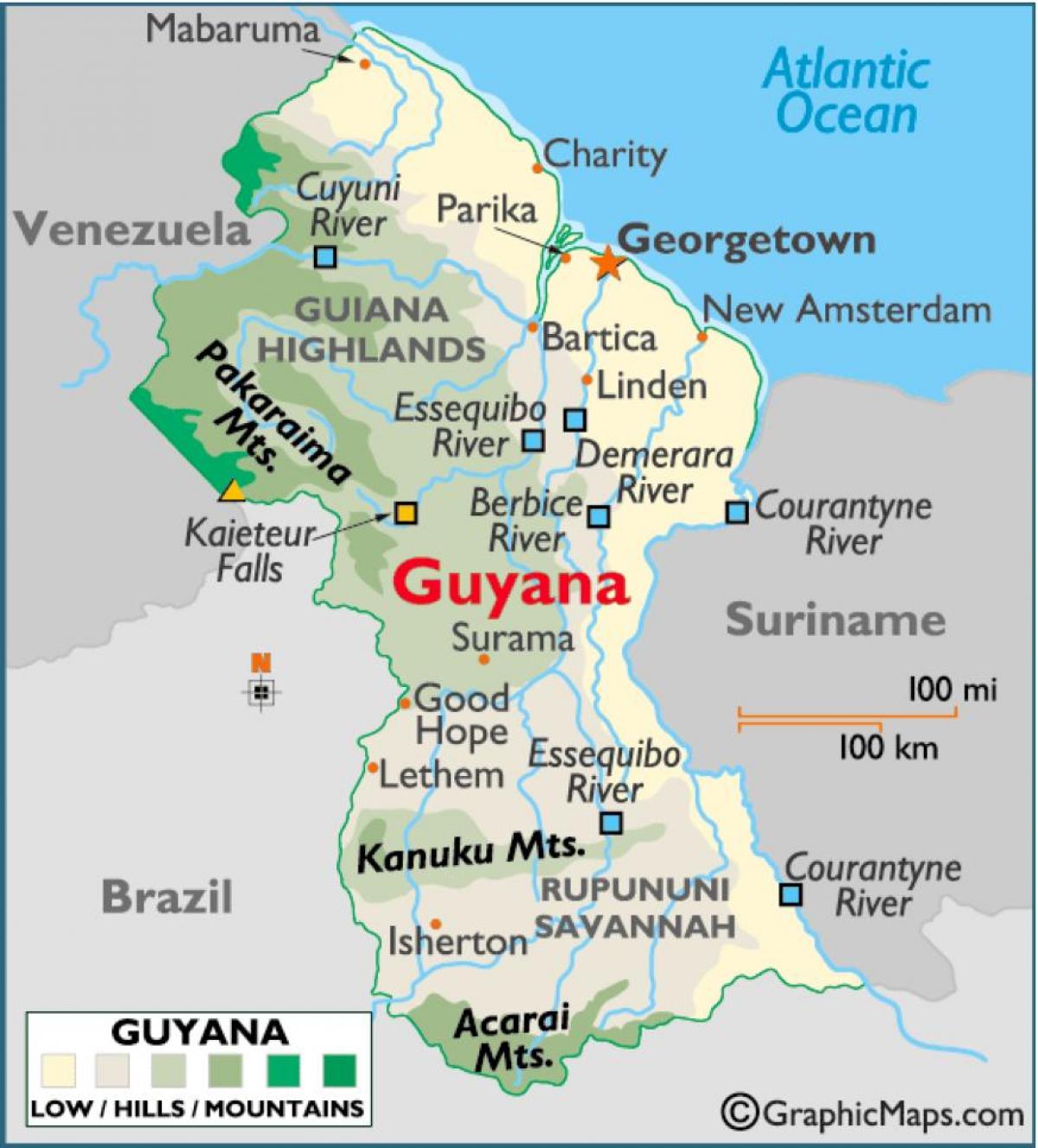 carte de la Guyane montrant les chaînes de montagnes